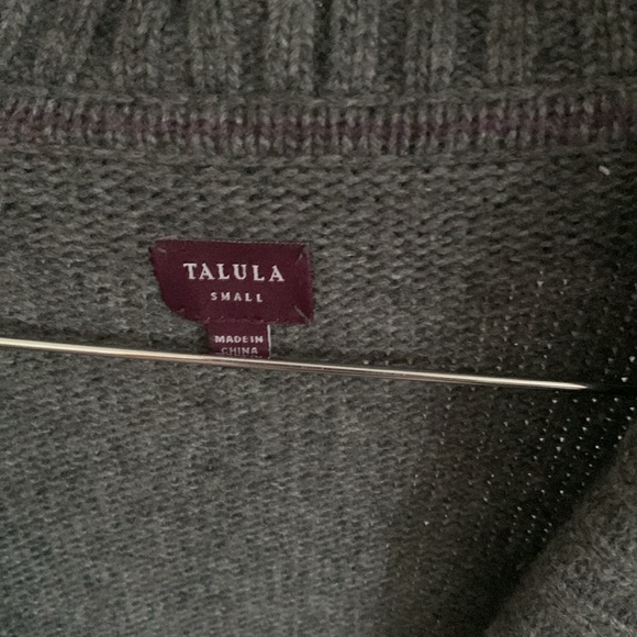 Women’s Swetaer - Picture 2 of 5